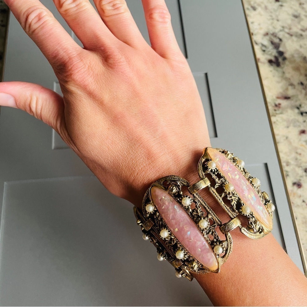 Vintage Selro Confetti Pink Faux Opal, Pearls Wide Link GoldTone Panel B… - Picture 4 of 10